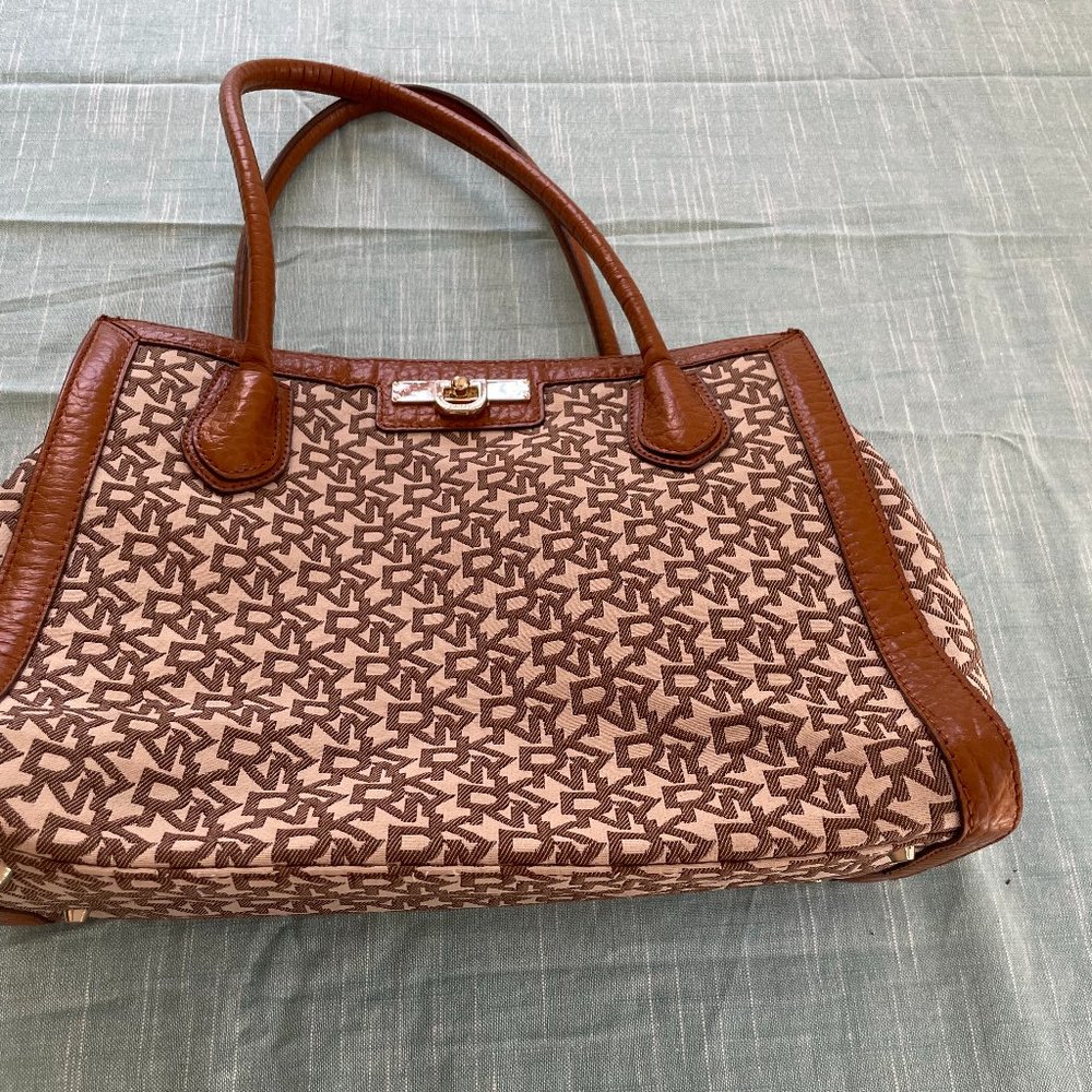 DKNY SUMMER PURSE CREAM WITH TAN LEATHER AND GOLD ACCENTS